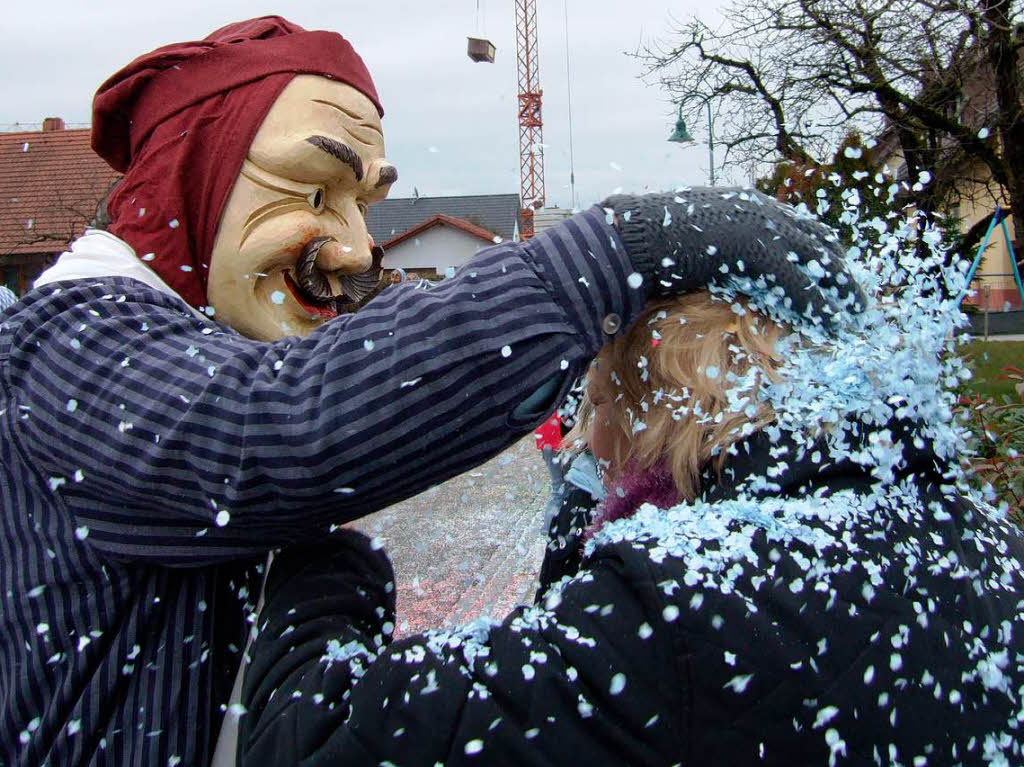 Ausgelassene Narretei und Frohsinn beim Fasnetumzug am Sonntag in Hartheim.