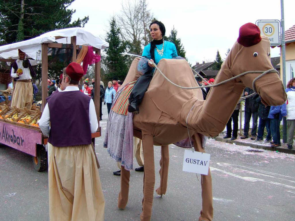 Ausgelassene Narretei und Frohsinn beim Fasnetumzug am Sonntag in Hartheim.