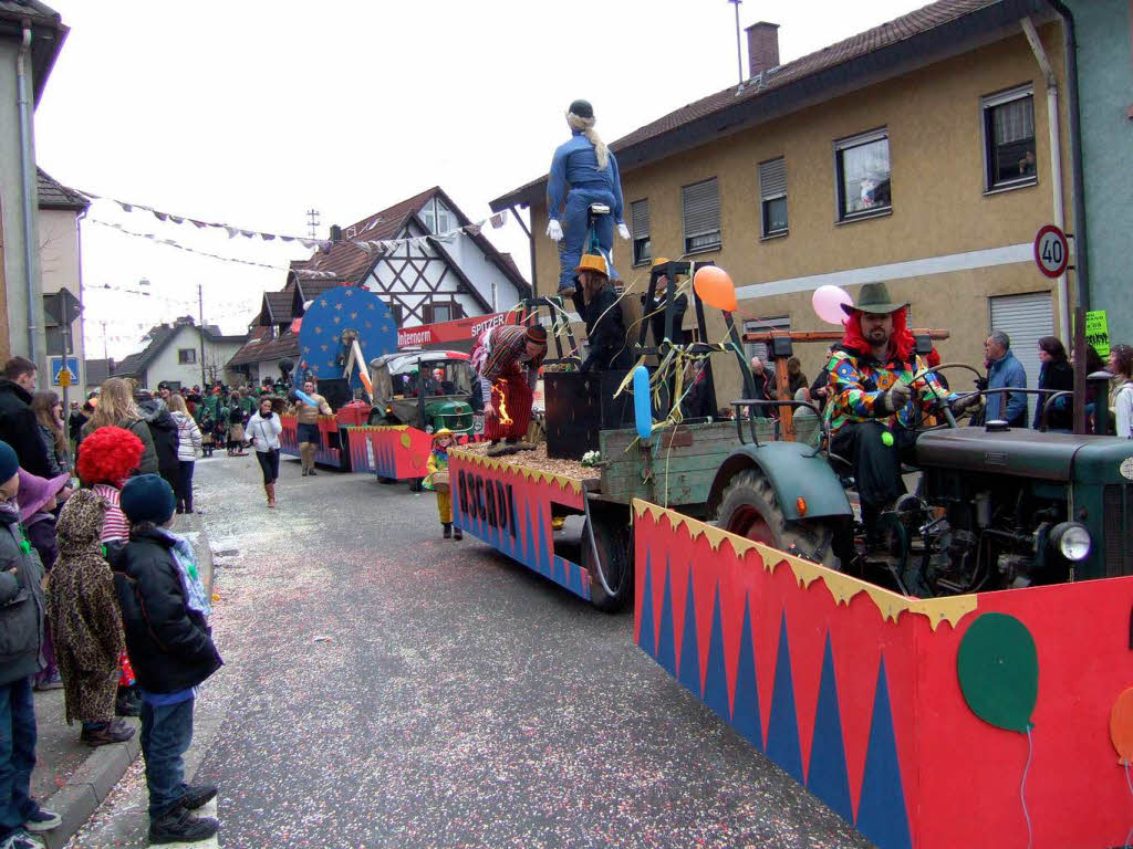 Ausgelassene Narretei und Frohsinn beim Fasnetumzug am Sonntag in Hartheim.