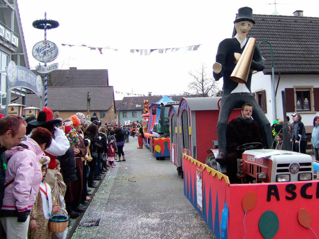 Ausgelassene Narretei und Frohsinn beim Fasnetumzug am Sonntag in Hartheim.