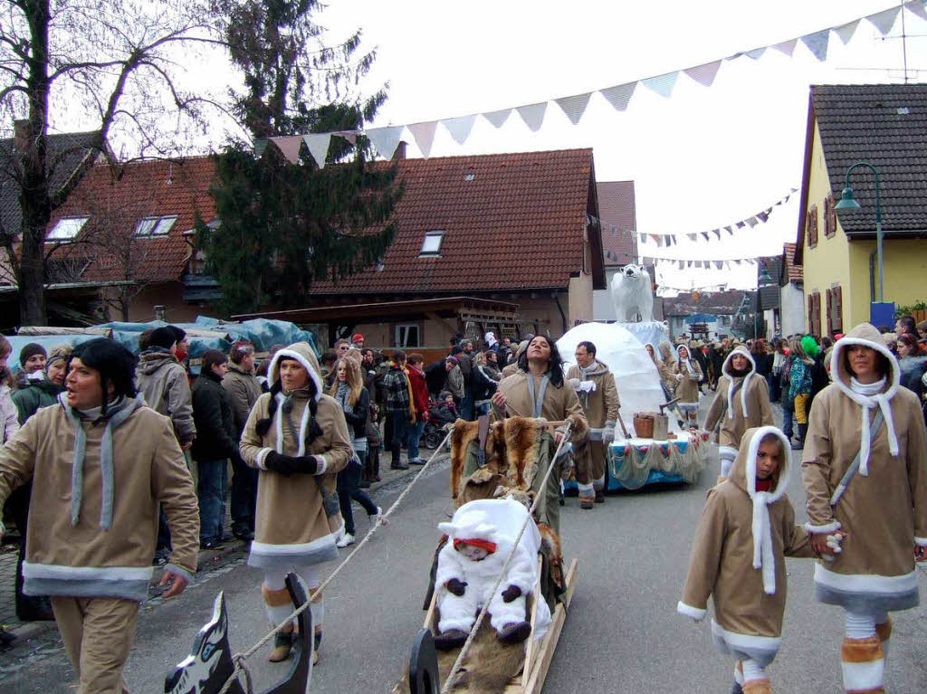 Ausgelassene Narretei und Frohsinn beim Fasnetumzug am Sonntag in Hartheim.