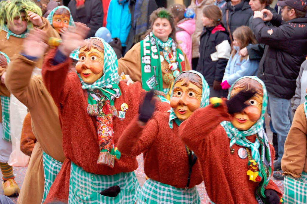 Närrisches Treiben auf den Straßen von Schopfheim am Fasnachtssonntag. Närrisches Treiben auf den Straßen von Schopfheim am Fasnachtssonntag.
