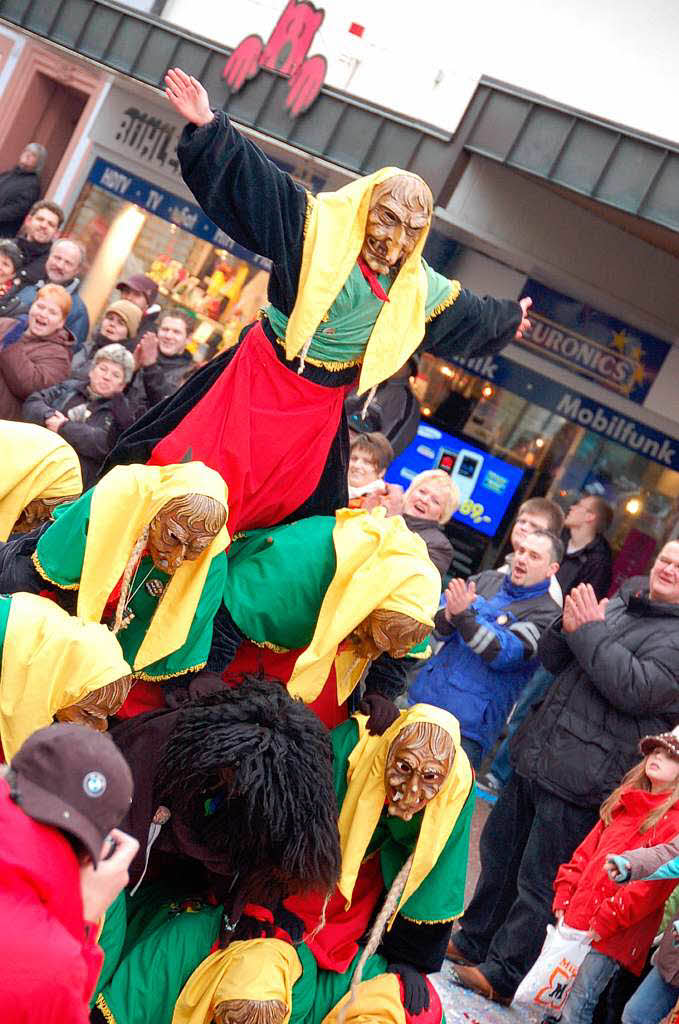 Närrisches Treiben auf den Straßen von Schopfheim am Fasnachtssonntag. Närrisches Treiben auf den Straßen von Schopfheim am Fasnachtssonntag.