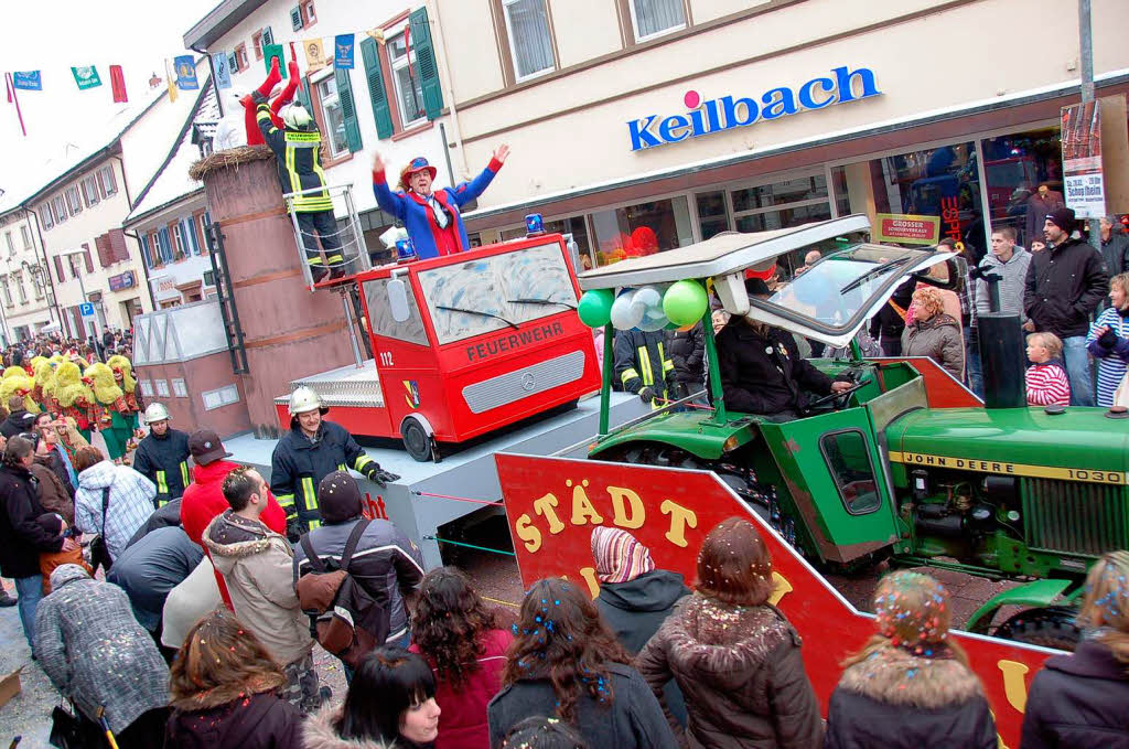 Närrisches Treiben auf den Straßen von Schopfheim am Fasnachtssonntag. Närrisches Treiben auf den Straßen von Schopfheim am Fasnachtssonntag.