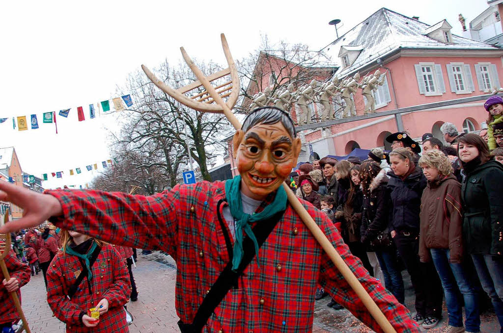 Närrisches Treiben auf den Straßen von Schopfheim am Fasnachtssonntag. Närrisches Treiben auf den Straßen von Schopfheim am Fasnachtssonntag.