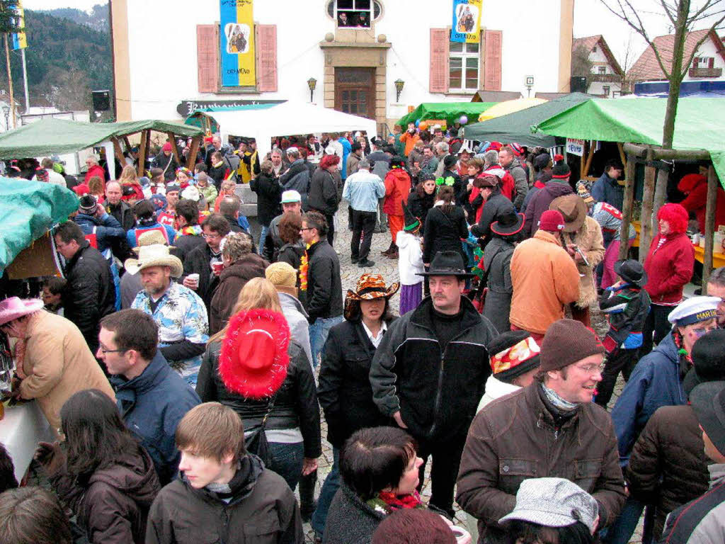 Im Narrendorf auf dem Rathausplatz