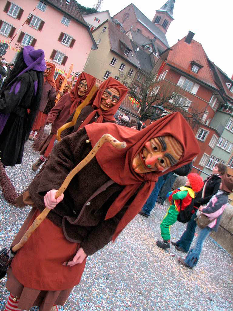 55 Fasnachtscliquen und Musikgruppen gab es beim Umzug der Narro Altfischerzunft und der Salmfnger am Sonntag in Laufenburg.