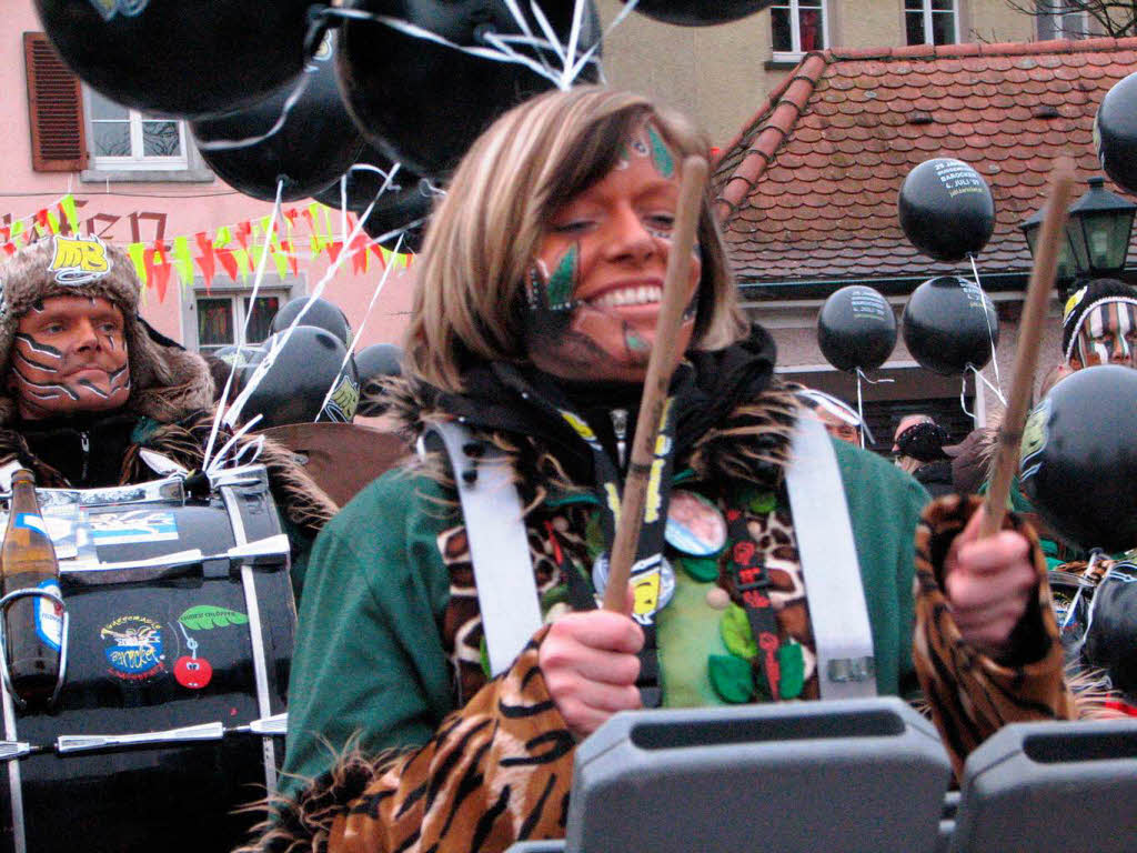 55 Fasnachtscliquen und Musikgruppen gab es beim Umzug der Narro Altfischerzunft und der Salmfnger am Sonntag in Laufenburg.