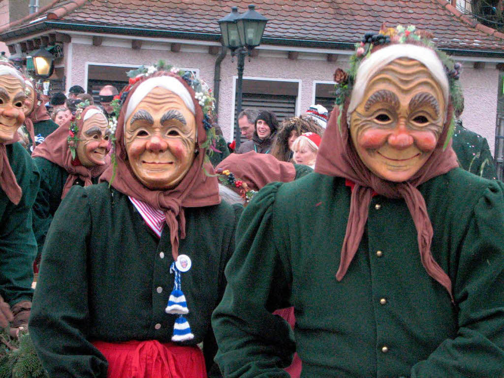 55 Fasnachtscliquen und Musikgruppen gab es beim Umzug der Narro Altfischerzunft und der Salmfnger am Sonntag in Laufenburg.