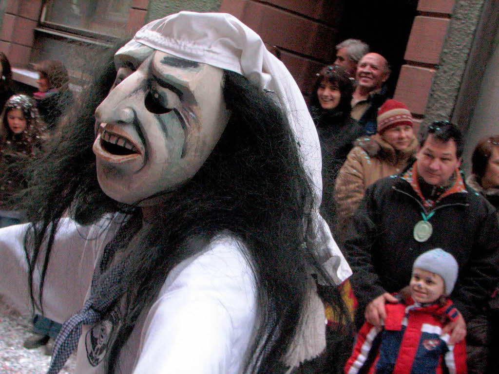 55 Fasnachtscliquen und Musikgruppen gab es beim Umzug der Narro Altfischerzunft und der Salmfnger am Sonntag in Laufenburg.