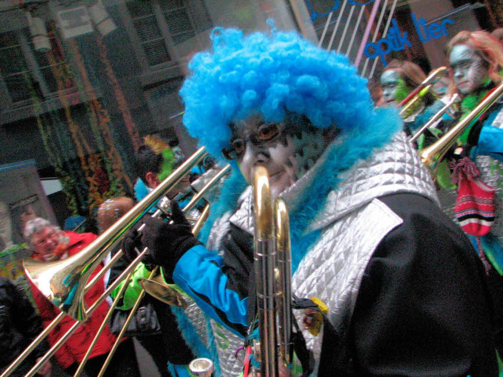 55 Fasnachtscliquen und Musikgruppen gab es beim Umzug der Narro Altfischerzunft und der Salmfnger am Sonntag in Laufenburg.