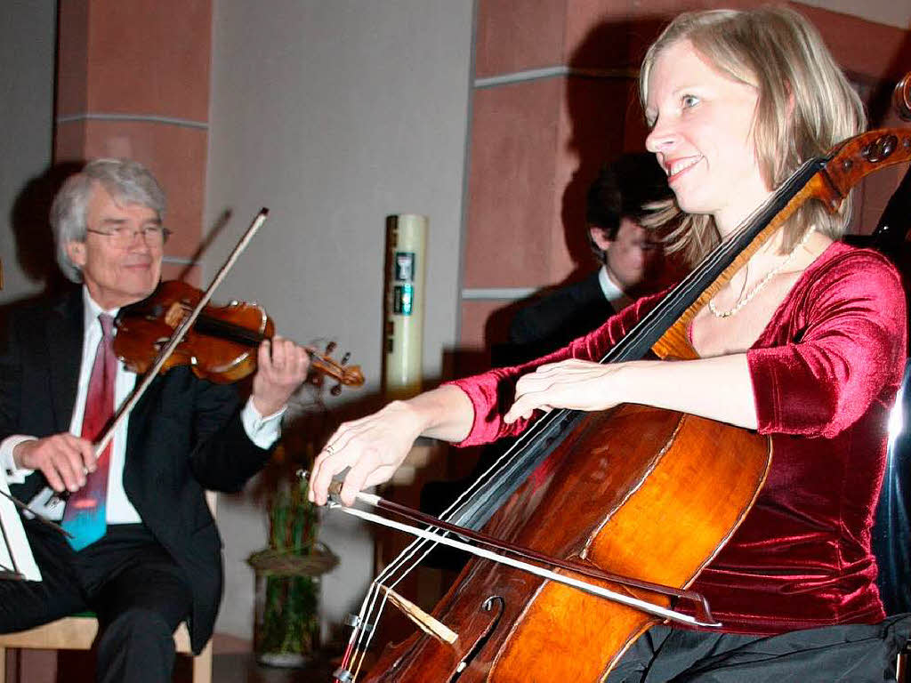 Urs Stiehler (Violine) und Uta Zenke (Violoncello) aus Mnchen gestaltete das Erffnungskonzert mit.