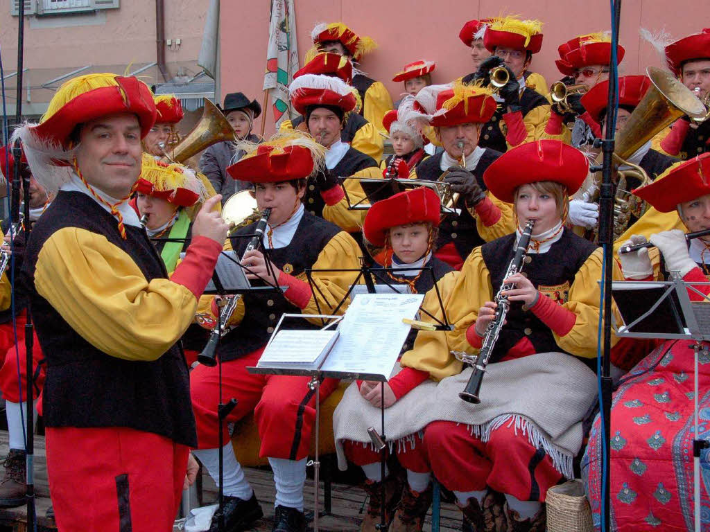 Der Vorsitzende der Breisacher Stadtmusik Peter Glockner war ausnahmsweise als Dirigent ttig.