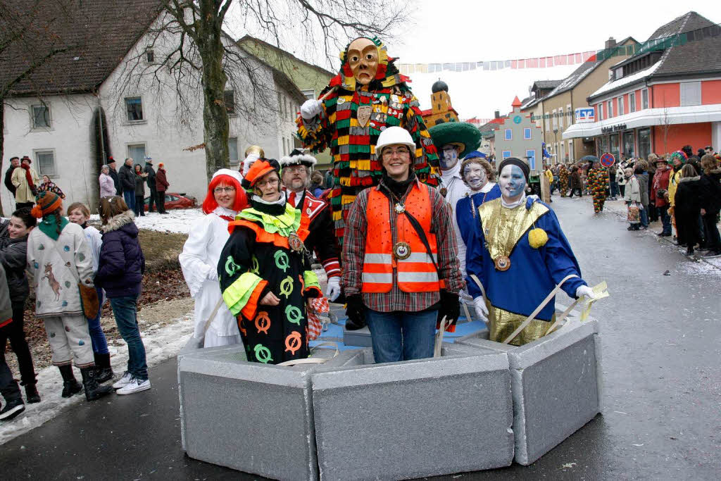 Närrisch bunt und mit viel Musik präsentierte sich der Umzug in Stühlingen Närrisch bunt und mit viel Musik präsentierte sich der Umzug in Stühlingen