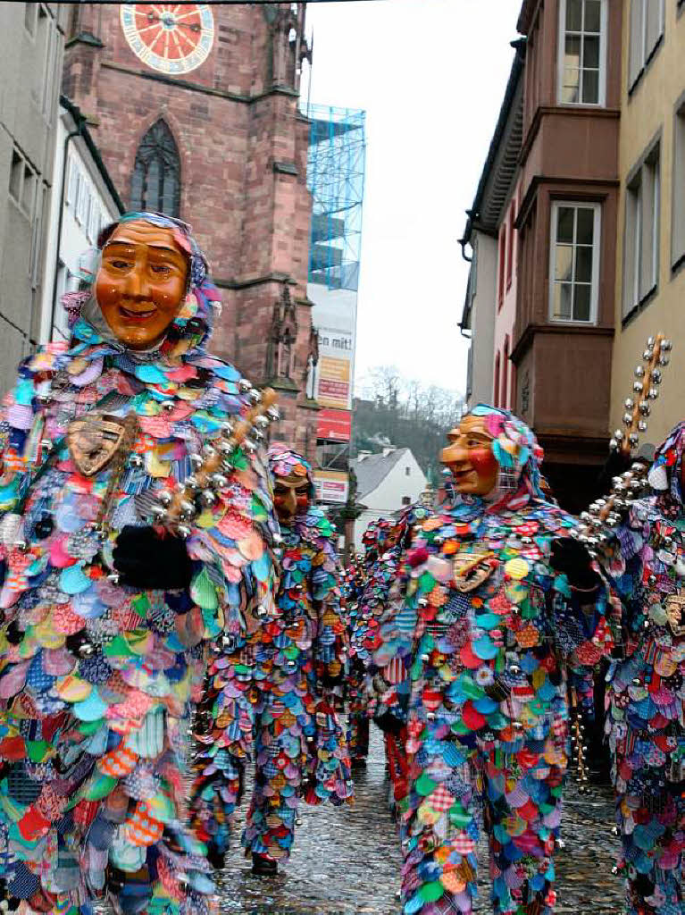 80.000 Zuschauer, 4000 Hstrger, 100 Znfte, 25 Kapellen: Der Rosenmontagsumzug in Freiburg.