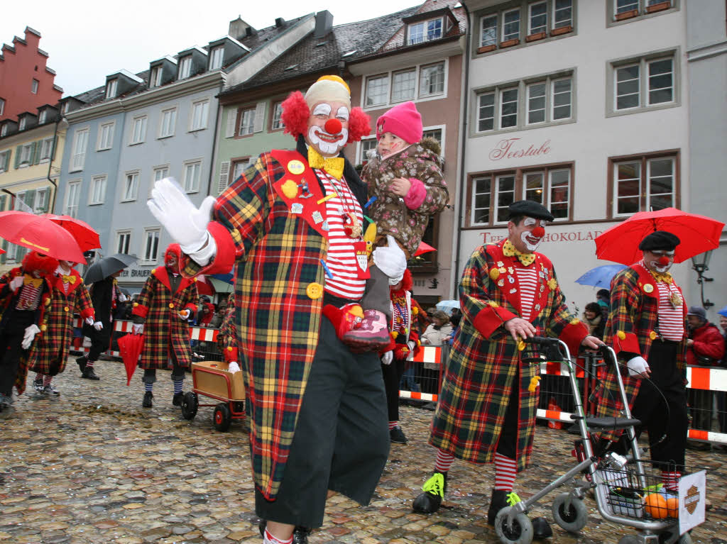 80.000 Zuschauer, 4000 Hstrger, 100 Znfte, 25 Kapellen: Der Rosenmontagsumzug in Freiburg.