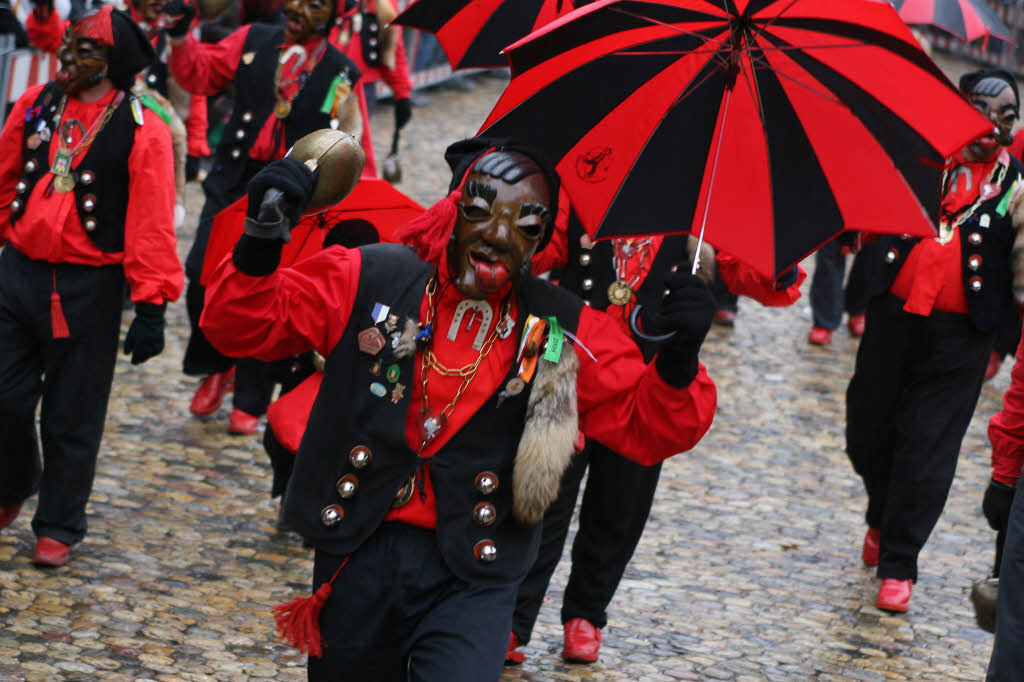 80.000 Zuschauer, 4000 Hstrger, 100 Znfte, 25 Kapellen: Der Rosenmontagsumzug in Freiburg.