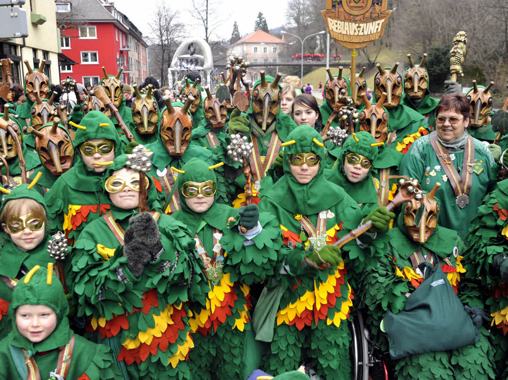 80.000 Zuschauer, 4000 Hstrger, 100 Znfte, 25 Kapellen: Der Rosenmontagsumzug in Freiburg.