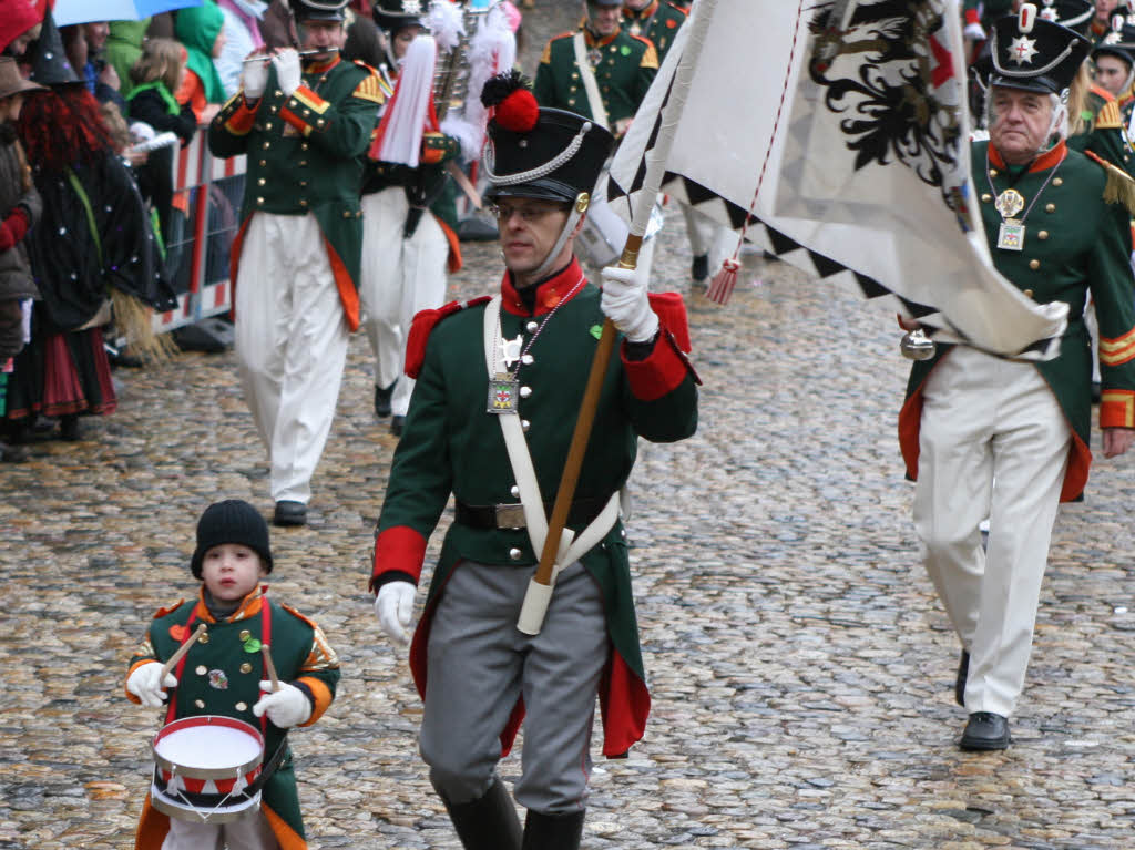 80.000 Zuschauer, 4000 Hstrger, 100 Znfte, 25 Kapellen: Der Rosenmontagsumzug in Freiburg.