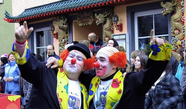 Gut drauf sind diese beiden Clowns.  | Foto: Ingeborg Grziwa