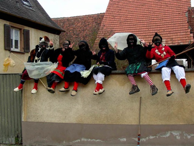 Auf der Mauer: junge &#8222;wilde Hexen&#8220; in ihrem Element. 