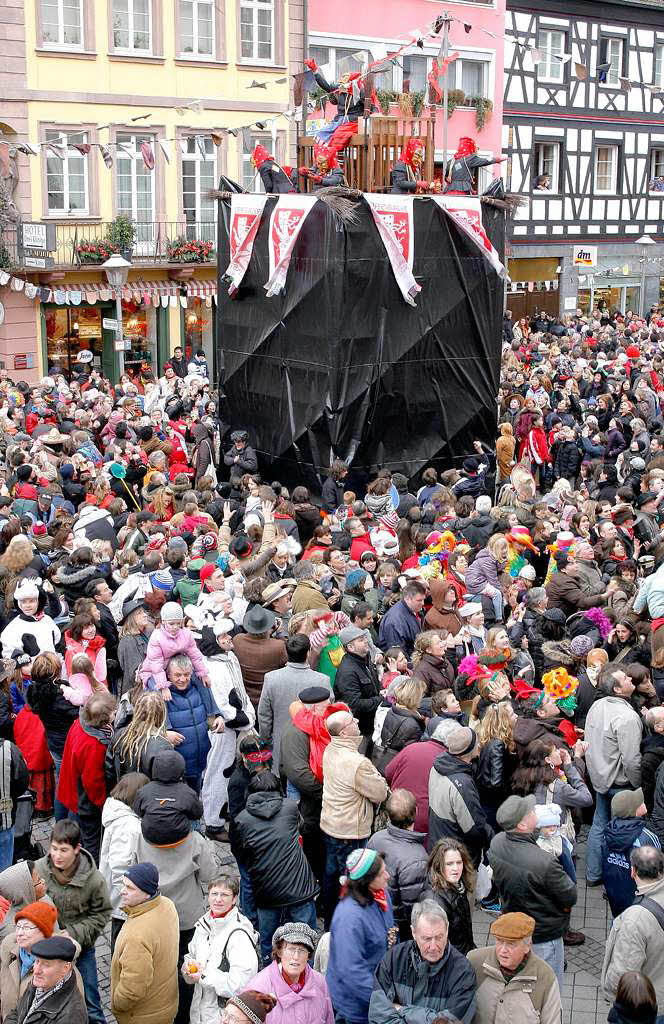 Beim Hexenfra war der Rathausplatz voll.