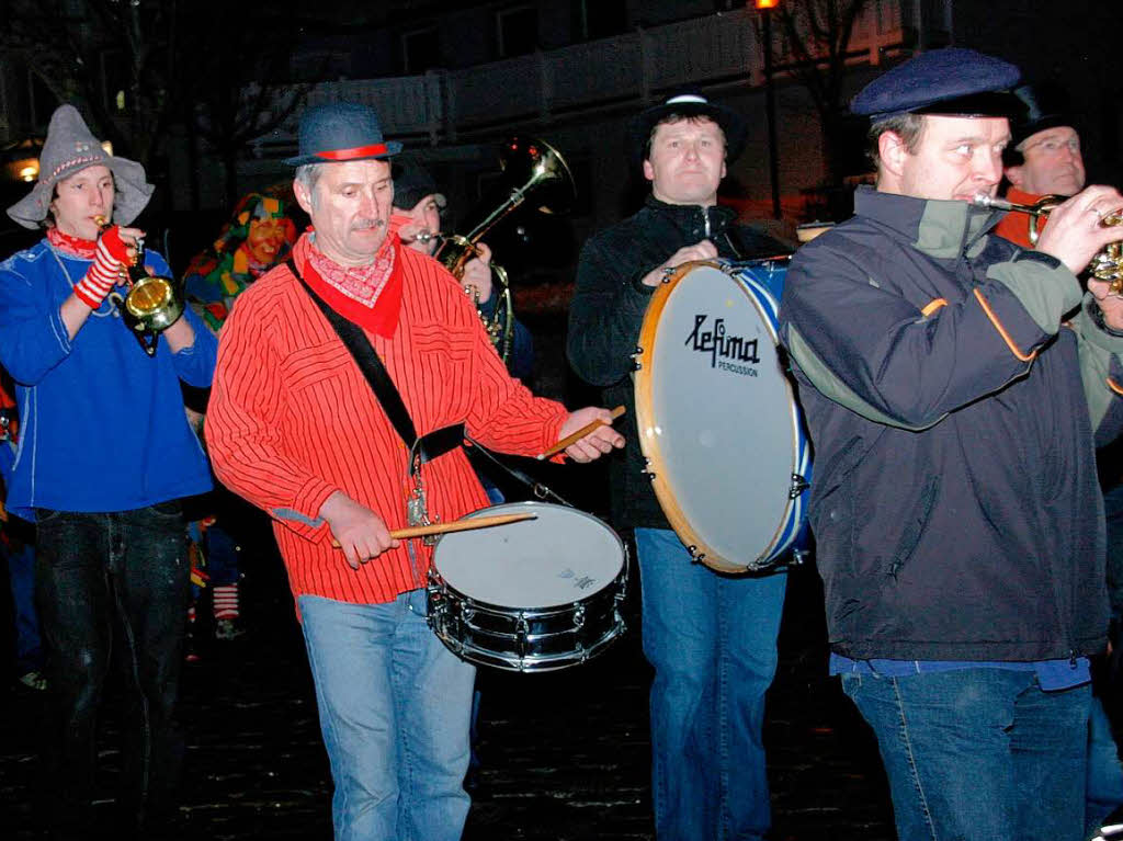Gemeinsam mit Galgenvgeln und Zunftmusik hat der Grafuser Narrenrat von der Fasnet Abschied genommen