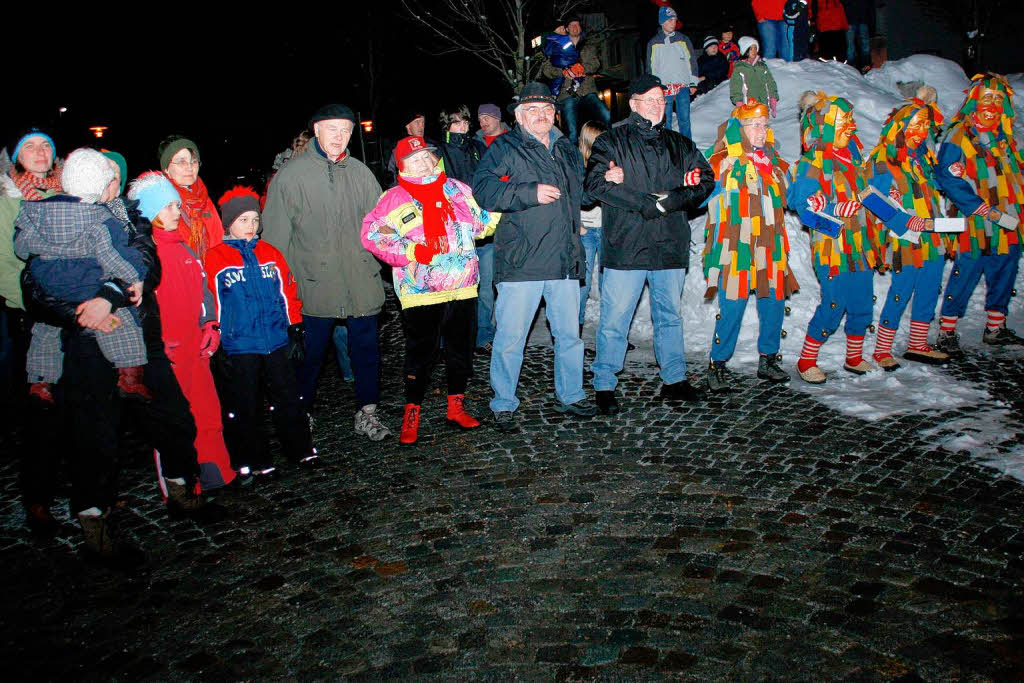 Gemeinsam mit Galgenvgeln und Zunftmusik hat der Grafuser Narrenrat von der Fasnet Abschied genommen