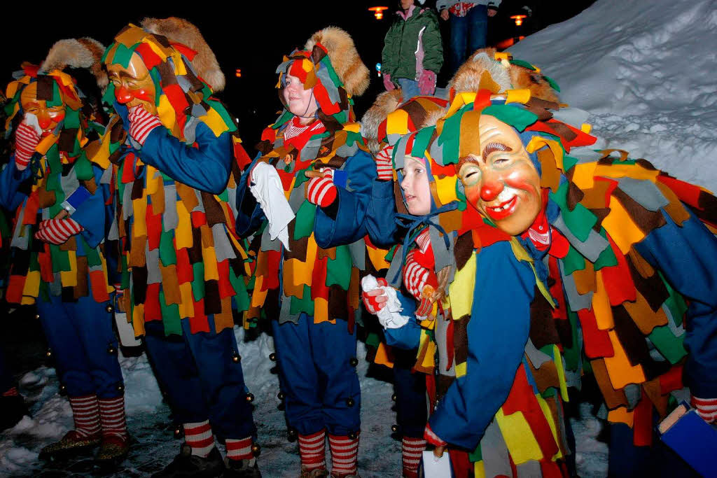Gemeinsam mit Galgenvgeln und Zunftmusik hat der Grafuser Narrenrat von der Fasnet Abschied genommen