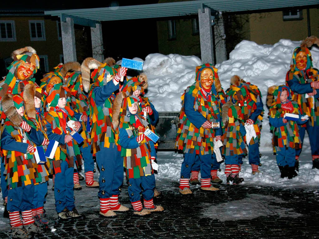 Gemeinsam mit Galgenvgeln und Zunftmusik hat der Grafuser Narrenrat von der Fasnet Abschied genommen