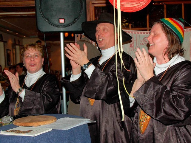 Das schreckliche Gericht: nrrsische R...genrrin  Gudrun Schirmer (von links).  | Foto: Jutta Binner-Schwarz