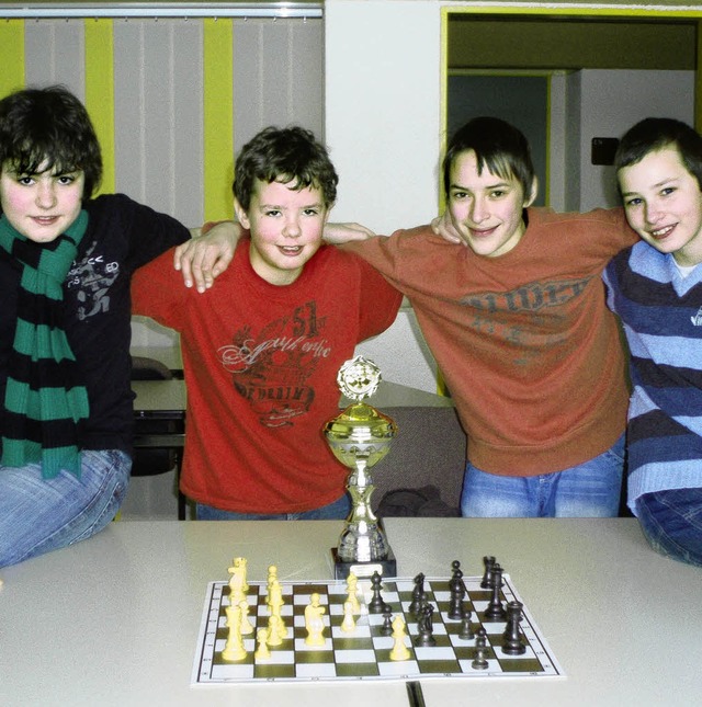 &#8222;Schachmeister&#8220; (von links...eider, Ren Nopper und Marin Heepmann   | Foto: Schule
