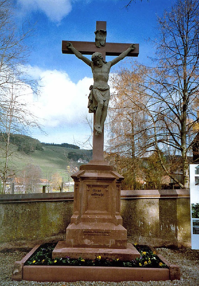 Eines der restaurierten Kreuze auf dem  Friedhof.   | Foto: grosholz