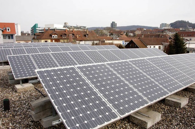 Das Solarkraftwerk auf dem Lrracher B... Neuausrichtung des Energieversorgers.  | Foto: Bastian Brinkmann