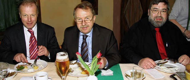 Ses Lcheln bei saurem Hering: Peter...woch-Heringsessen der Mahlberger  CDU.  | Foto: Decoux-KOne