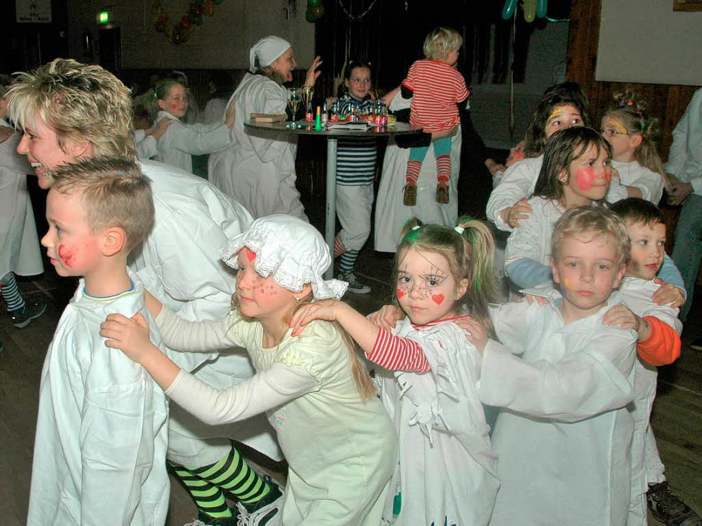 Der Hemdglunkiball in Weitenau: Ein ausgelassenes Fest fr die ganze Familie