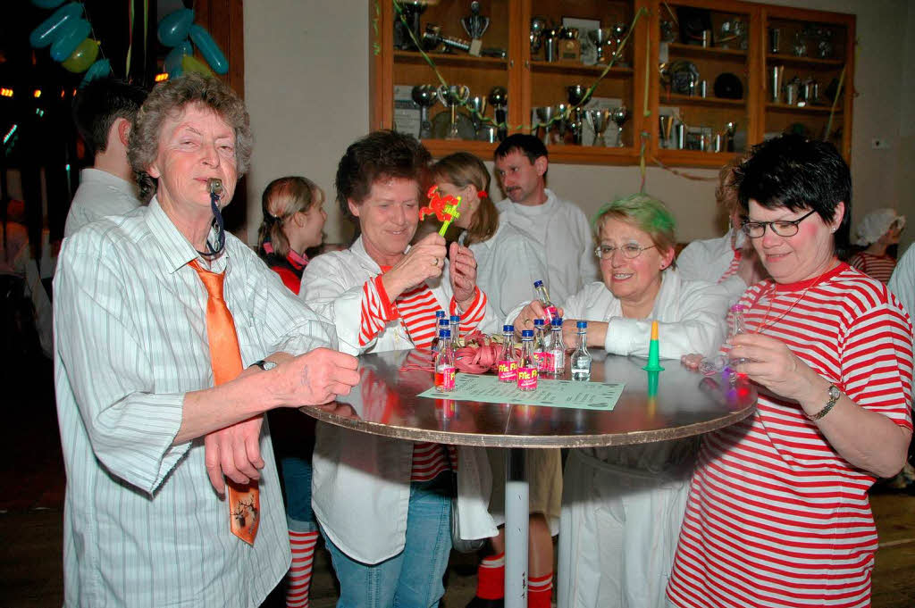 Der Hemdglunkiball in Weitenau: Ein ausgelassenes Fest fr die ganze Familie