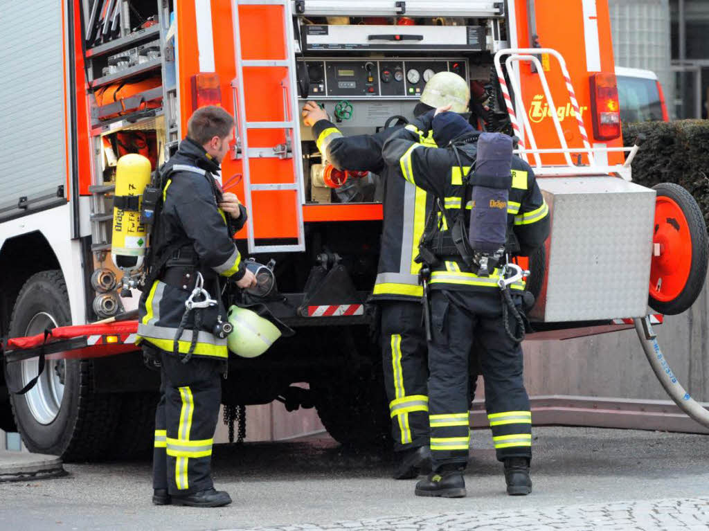 Ein Sprengstoffkoffer in der Deutschen Bank in Freiburg hat Polizei, Feuerwehr und DRK in Atem gehalten.