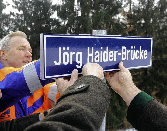 Jrg Haider ist tot, eine Brcke in K...rd Drfler (links) fhrt nun die BZ.   | Foto: lpd BOdNER