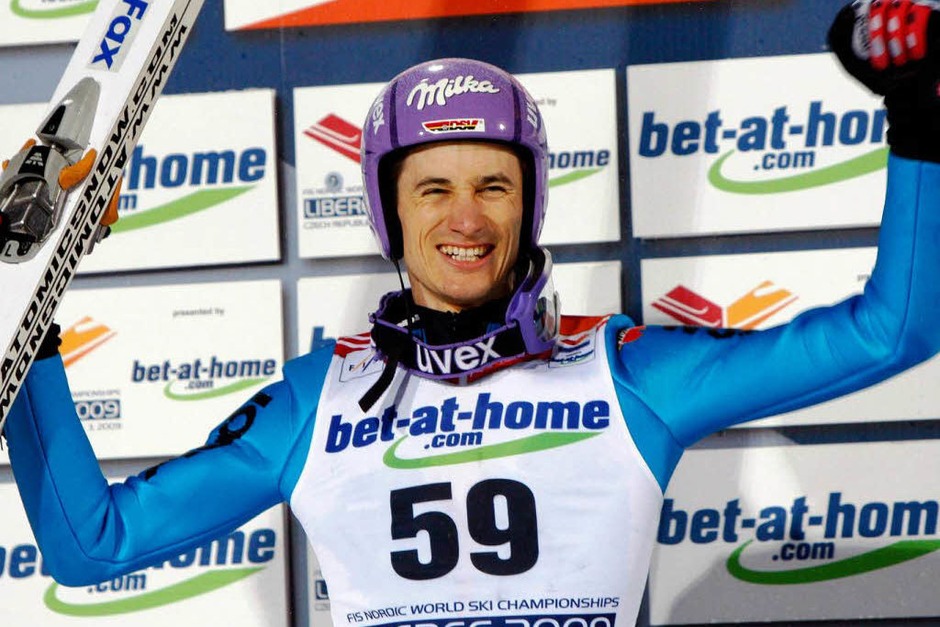 Jubelt: Martin Schmitt erreichte den 2. Platz bei der nordischen Ski-WM in Liberec (Foto: dpa) Jubelt: Martin Schmitt erreichte den 2. Platz bei der nordischen Ski-WM in Liberec (Foto: dpa)