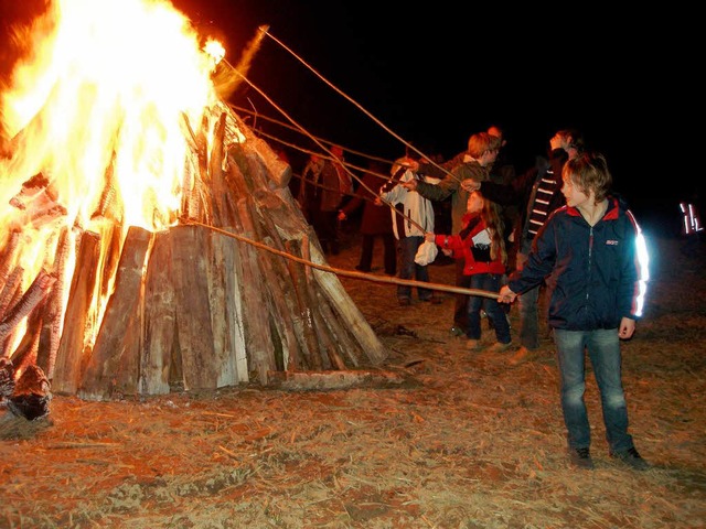 Das Scheibenfeuer auf dem Marchhgel in Holzhausen  | Foto: Barbara Schmidt