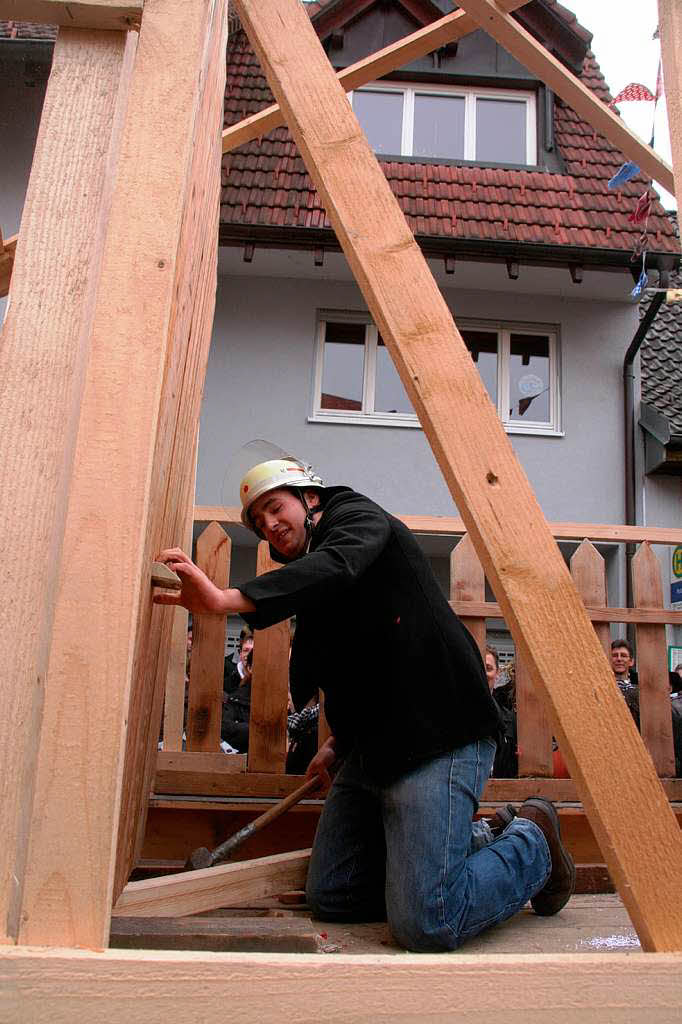 Da ist  (Mann) doch gern behilflich, wenn eine Frau in der Klemme steckt.