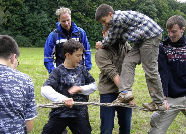 Im Freien strken Jugendliche bei Spielen ihr Selbstbewusstsein.     | Foto: BZ