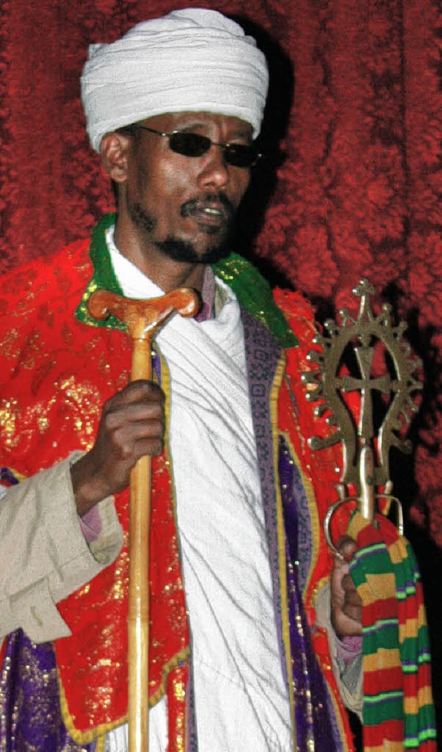 Mit Sonnenbrille: Priester in Lalibela 