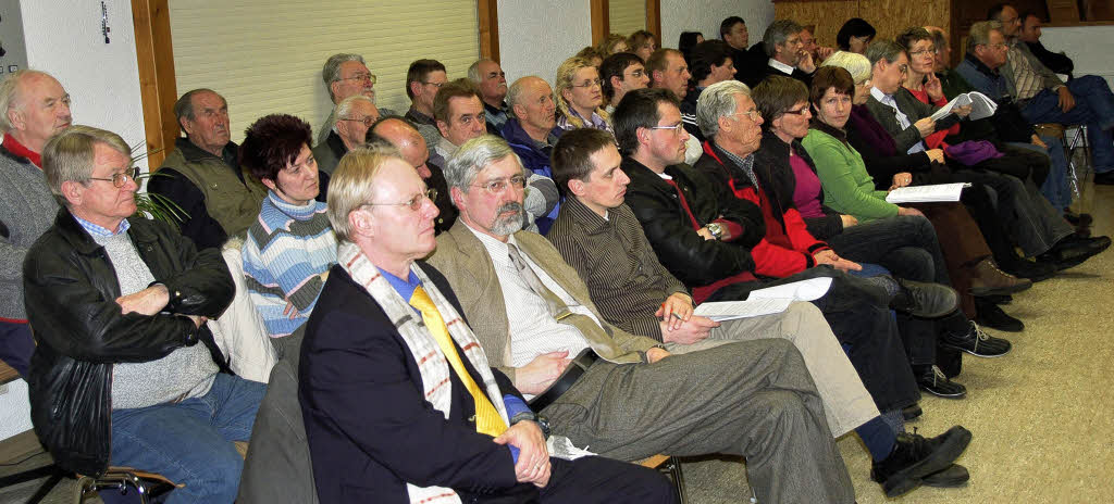 Das Rohr kommt neben die Straße - Titisee-Neustadt - Badische Zeitung