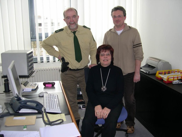 Bernd Mnkel mit Iris Kchlin und Clemens Pfahler vom Ordnungsamt der Gemeinde.   | Foto: Polizei