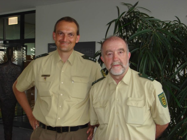 Peter Mller (links), Leiter des Poliz...olizeistatistik fr Efringen-Kirchen.   | Foto: Victoria Langelott