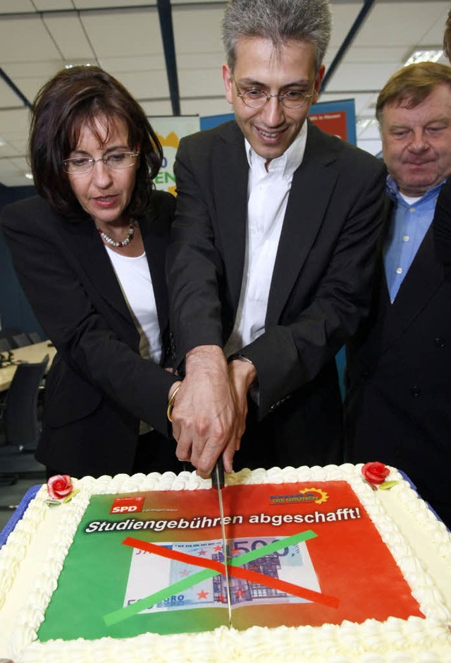 Zu frh gefeiert:  Wenige Stunden vor ...ichen Erfolg  mit einer groen Torte.   | Foto: dpa