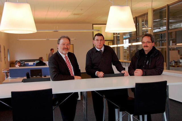 Aus der Vitra-Chefetage freuen sich b... Rendler, Roland Briegel (von links).   | Foto: Sigrid umiger