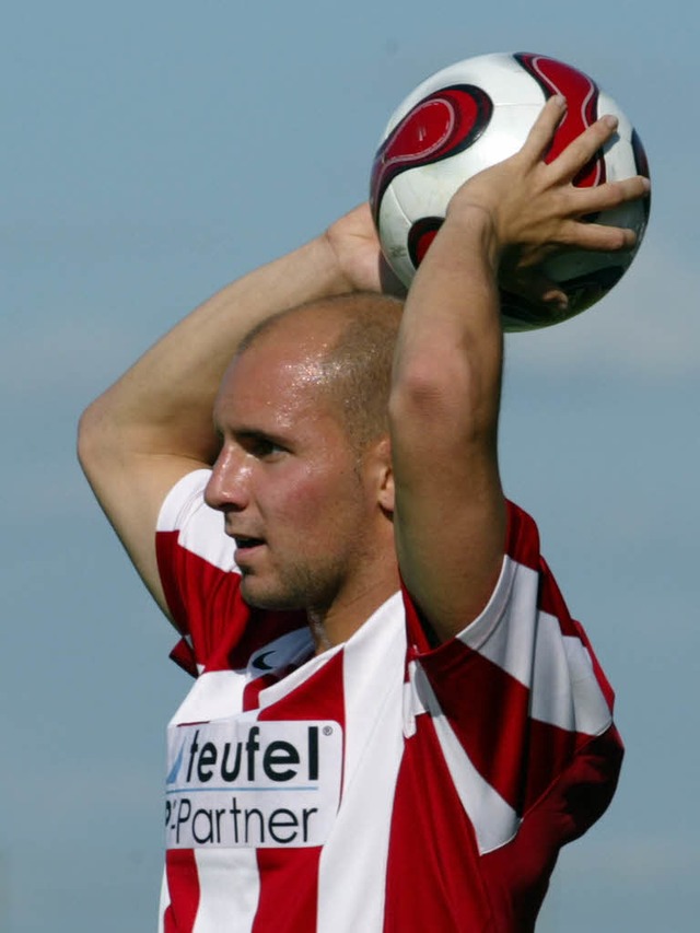 Ein Schnenbacher beim groen Wurf Ric...liga-Tabellenfhrers FC 08 Villingen.   | Foto: Dieter Reinhardt